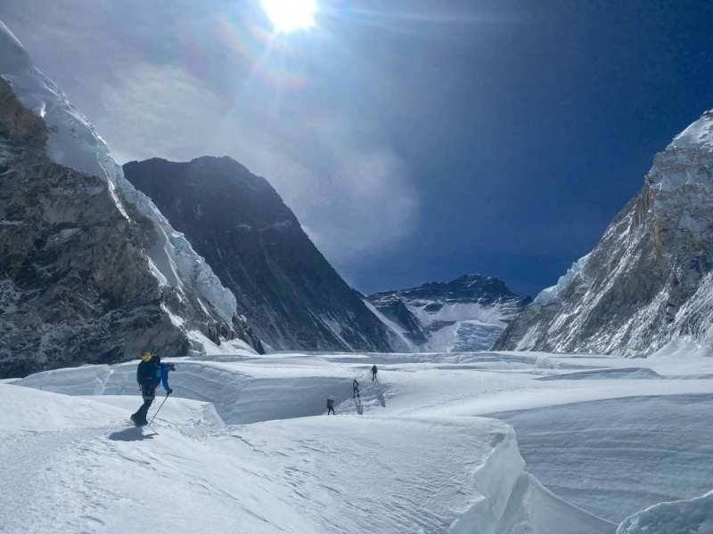 Chinese climbers scale Everest alone, redefining resilience and global measurement.